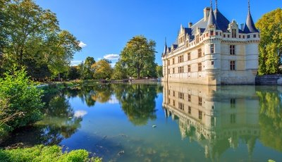 Découvrez le miroir d’eau du Château d’Azay-le-Rideau (à 25 min de Tours)